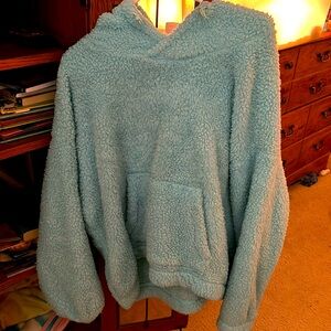 Long sleeve baby blue hoodie with pockets